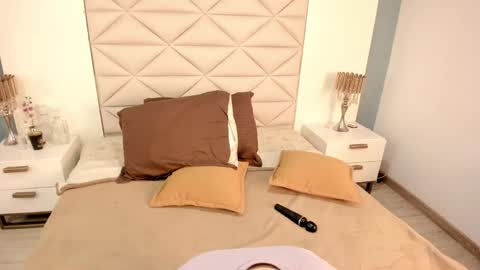 Twiggy online show from April 13, 8:46 pm