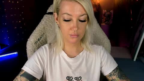 Miley online show from April 10, 1:05 pm