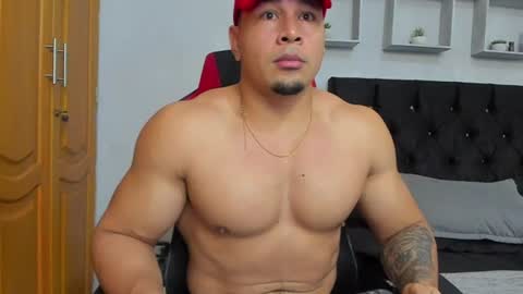 tyler_hank1 online show from July 12, 1:20 am