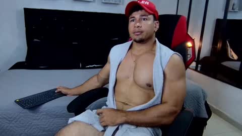 tyler_hank1 online show from March 3, 12:04 am