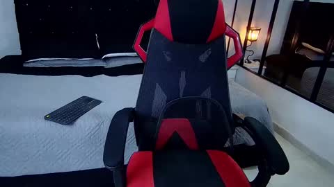 tyler_hank1 online show from March 8, 3:24 pm