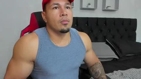 tyler_hank1 online show from July 19, 12:13 am