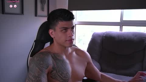 Snapshot of tyler_muscle chatting on September 26, 4:04 pm David online show from September 26, 4:04 pm