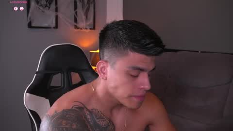 Snapshot of tyler_muscle chatting on October 11, 2:27 am David online show from October 11, 2:27 am