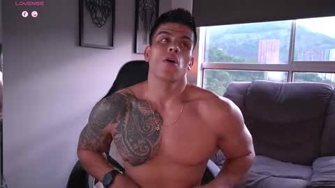 Snapshot of tyler_muscle chatting on September 12, 9:50 pm David online show from September 12, 9:50 pm