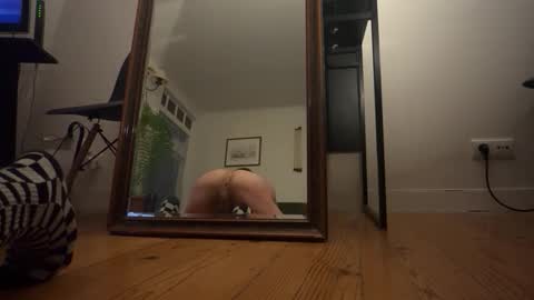 Um CM online show from January 11, 9:10 pm