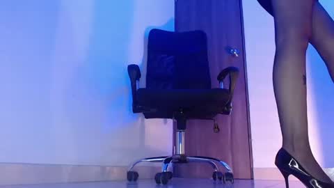   online show from April 16, 11:51 pm