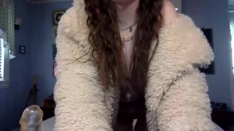 Lola Moonstone online show from December 4, 4:28 pm