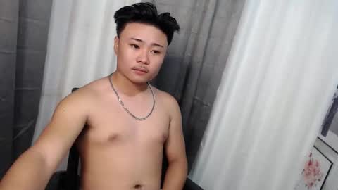 Snapshot of ur_hotguy chatting on October 5, 2:46 pm ur_hotguy online show from October 5, 2:46 pm