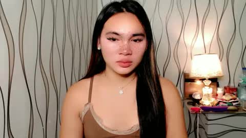 Snapshot of ur_innocent_girlx chatting on October 5, 4:32 am QUEENSY online show from October 5, 4:32 am