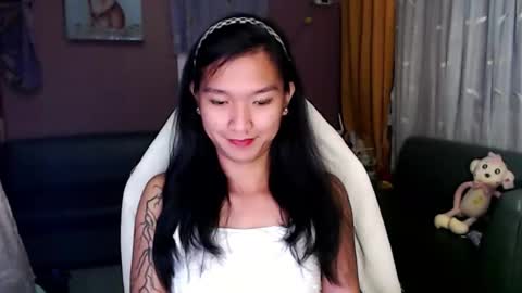 NEWRA  ALLISON online show from November 26, 8:16 pm