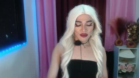 KENDALL online show from October 16, 5:45 pm