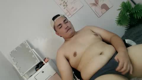 ure_fattytoy143 online show from May 13, 6:34 am