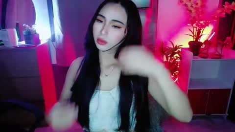 urfave_bbgirl online show from April 18, 11:56 am