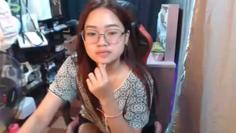 urlovelychinita online show from October 18, 11:53 pm