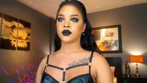 UrMajestyTyra online show from April 10, 6:30 am