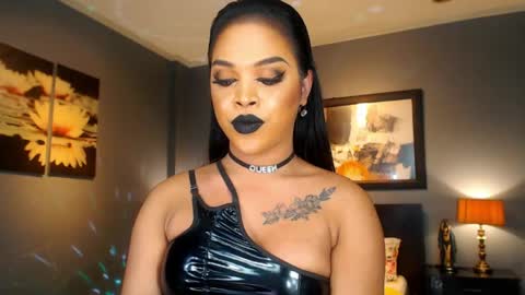 UrMajestyTyra online show from April 7, 4:47 am