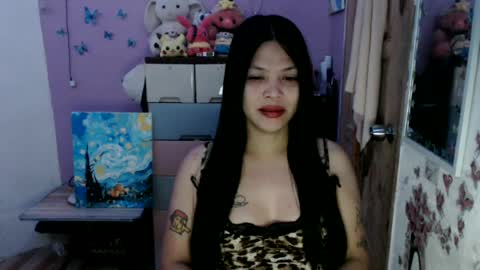 hi im kim online show from June 25, 11:15 am