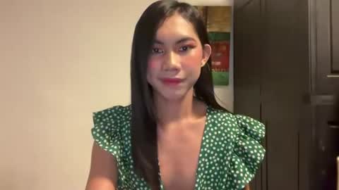 urpretty_mistake online show from June 28, 7:59 am