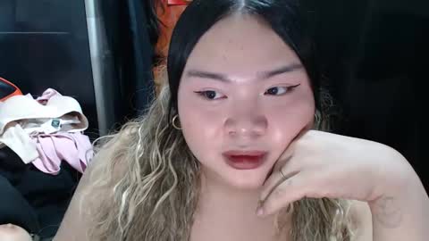 Snapshot of urslut_nicki chatting on October 18, 3:11 am xaica online show from October 18, 3:11 am