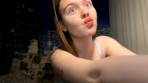 Hannah online show from February 25, 6:55 pm