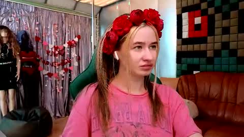 Leila online show from February 14, 4:04 am