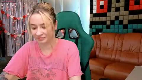 Leila online show from February 26, 1:58 pm