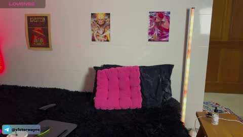 v1ctorwayne online show from April 12, 2:21 pm