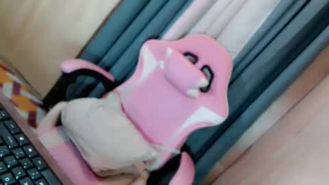 JESS - DONT FORGET TO FOLLOW ME AND GIVE ME THUMBS UP online show from February 10, 11:19 pm