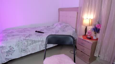 HI IM NEW online show from February 22, 8:20 pm