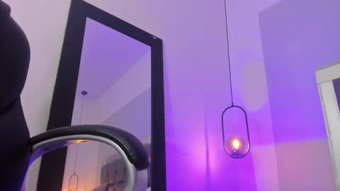 Snapshot of valenn__smith chatting on December 6, 4:33 pm Valentina online show from December 6, 4:33 pm