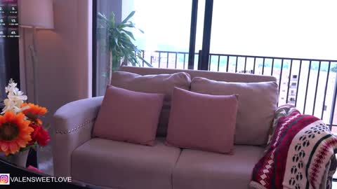 Snapshot of valensweetlove chatting on January 4, 5:26 pm Valen online show from January 4, 5:26 pm