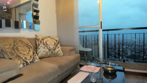 Snapshot of valensweetlove chatting on December 16, 10:45 pm Valen online show from December 16, 10:45 pm