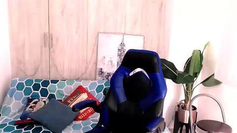 Valentine online show from December 2, 6:38 pm