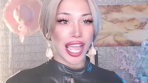 Amanda online show from April 25, 1:52 pm