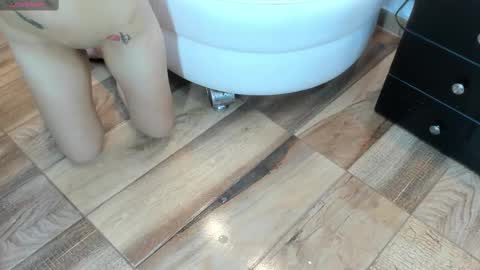 Snapshot of valentinasu chatting on February 22, 2:52 pm Valentina online show from February 22, 2:52 pm