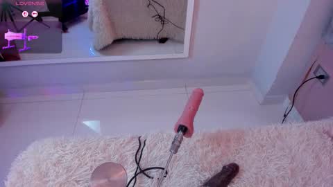 Mia  online show from November 25, 9:13 pm