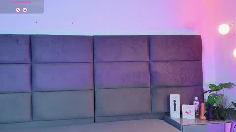 valentino moon online show from January 6, 2:59 am