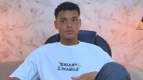 Snapshot of valentino_thompson chatting on October 5, 7:54 pm valentino_thompson online show from October 5, 7:54 pm