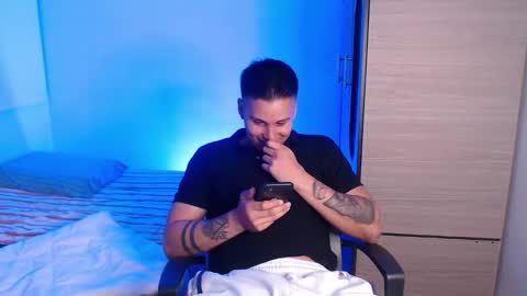 VALENTINO online show from March 8, 11:09 pm