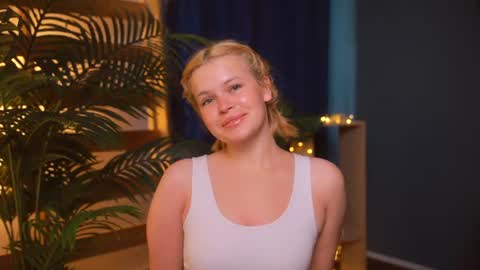 valeri______ online show from June 18, 7:47 am