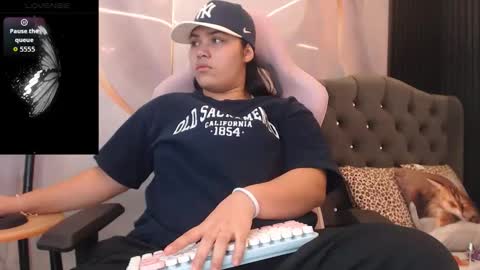 valeri_harpers4 online show from May 30, 7:34 pm