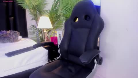 valeri_tafur online show from October 18, 11:25 am