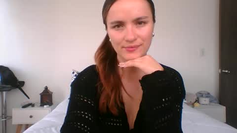 valeriafrannco online show from May 6, 9:43 pm
