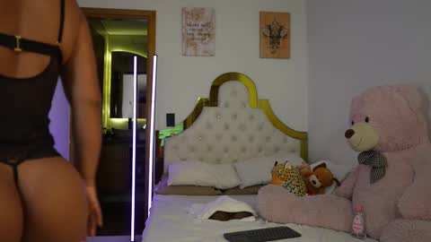 valeriecollinss_ online show from October 1, 9:24 pm