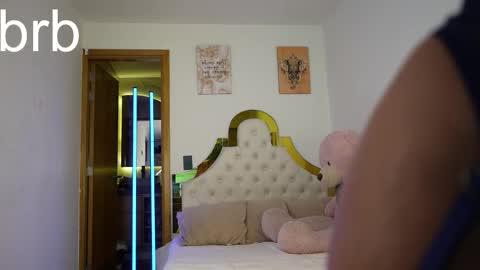 valeriecollinss_ online show from November 26, 1:47 am