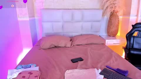 valeriekhaleesi online show from February 27, 8:34 pm