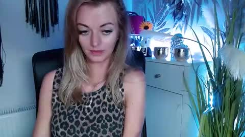 Valerie  online show from December 3, 4:33 pm