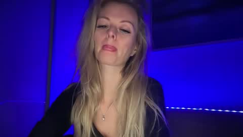 Valerie  online show from April 11, 9:30 pm