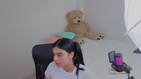 valerihouse_ online show from May 7, 1:45 am